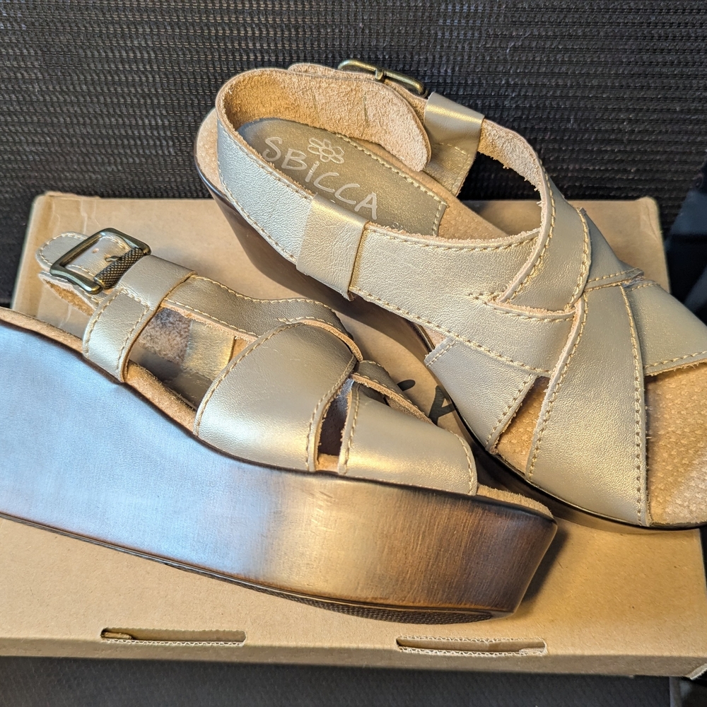 Sbicca Gold & Wood Platform Sandals